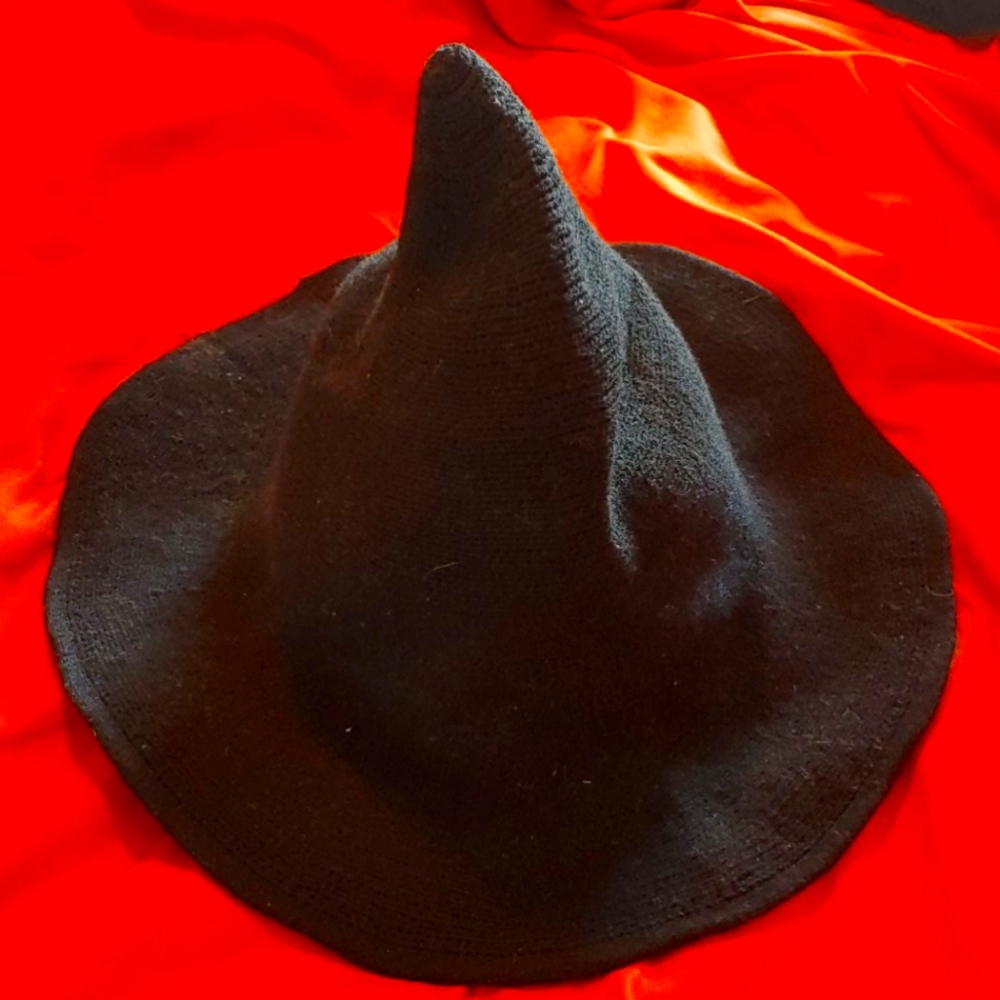 Knit witch's hat